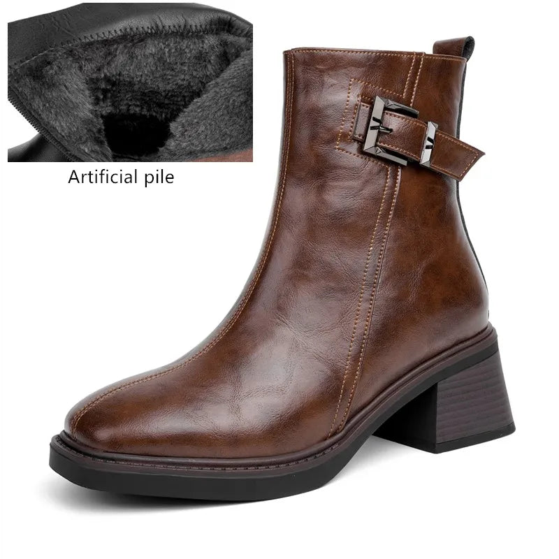 Braune Stiefelette mit eckiger Spitze, Blockabsatz und Kunstfell-Futter