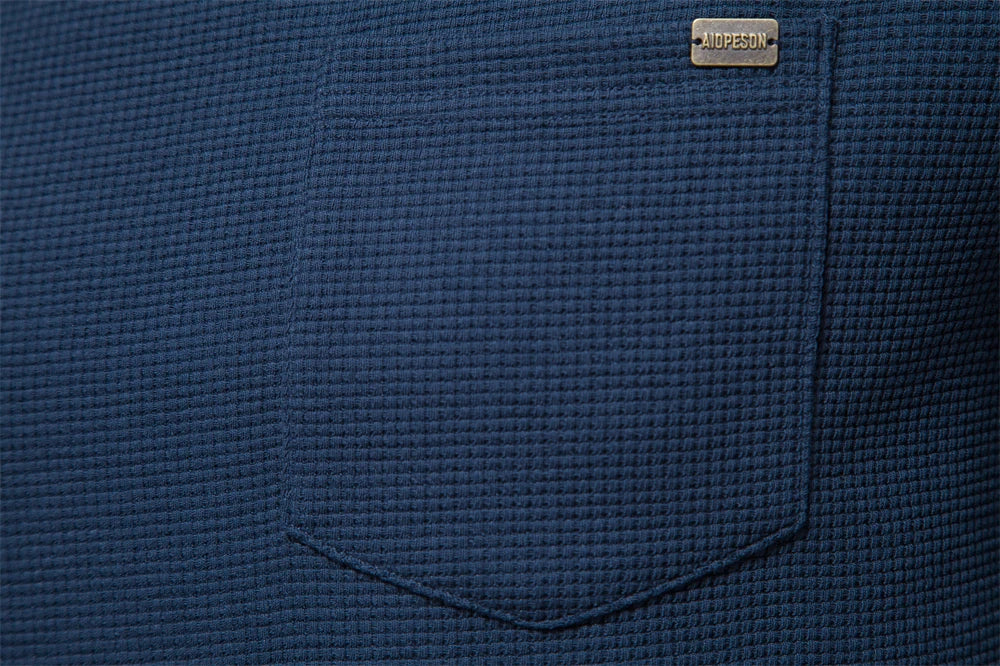 Herren-T-Shirt aus Waffel-Baumwolle mit langen Ärmeln – einfarbiges Einzeltaschen-Design, atmungsaktives Herbst-Basic-Oberteil für lässige Outfits