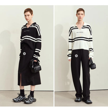 Gestreifter Pullover in Schwarz/Weiß mit V-Ausschnitt und Schriftzug „BALANCE“