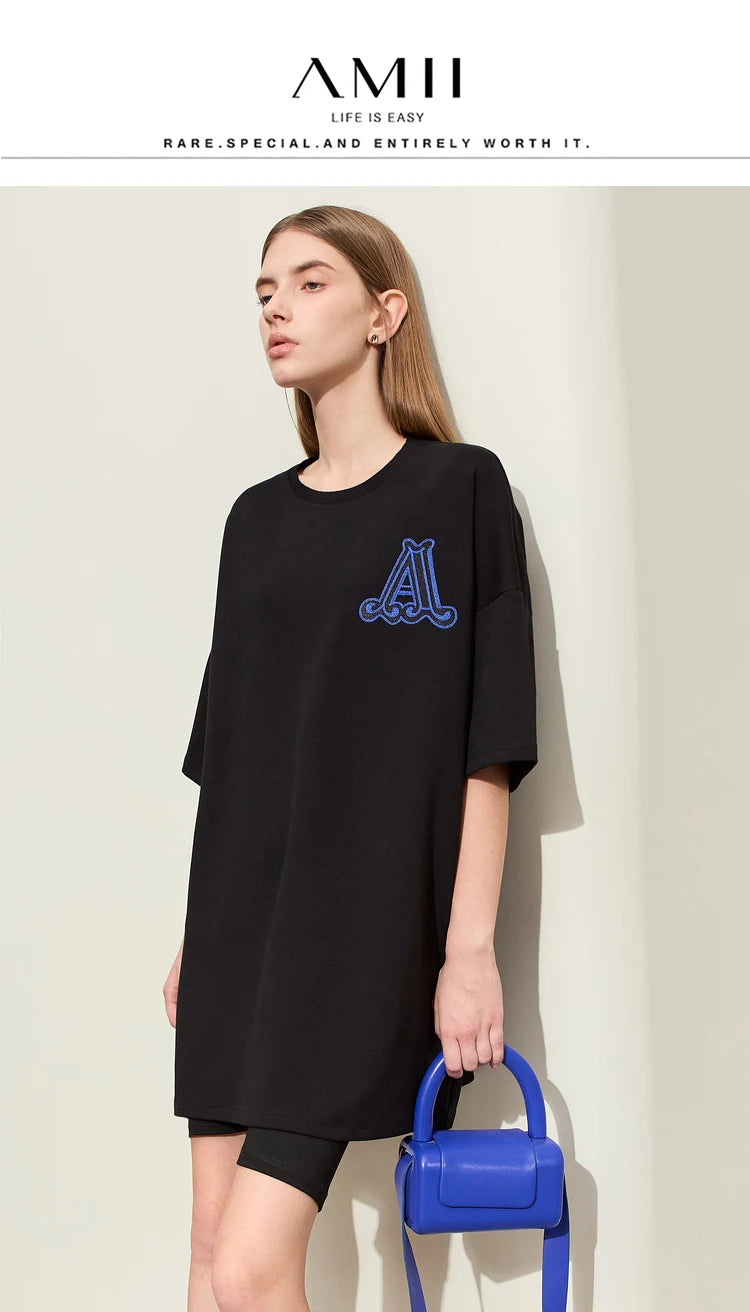 Damen Rundhals-T-Shirt im minimalistischen Stil mit lässiger Stickerei und kurzen Ärmeln