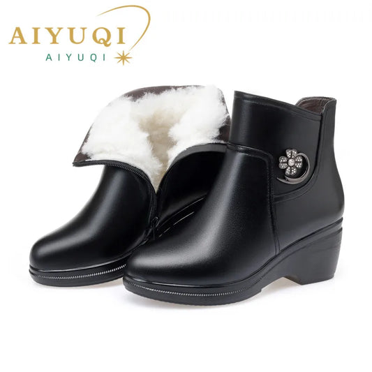 Schwarze Damen-Winterstiefeletten mit flauschigem weißem Futter und Zierschließe