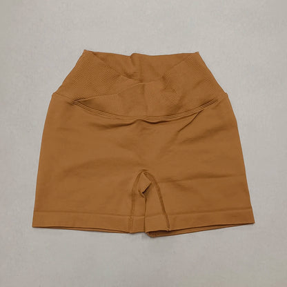 Nahtlose Yoga-Shorts in Cocoa mit breitem Bund und mittiger Naht