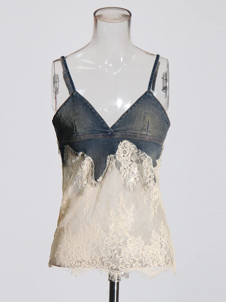 Elegantes Damen-Kleid mit Karomuster, Reverskragen und langen Ärmeln – figurbetontes Patchwork-Design mit Knopfleiste.