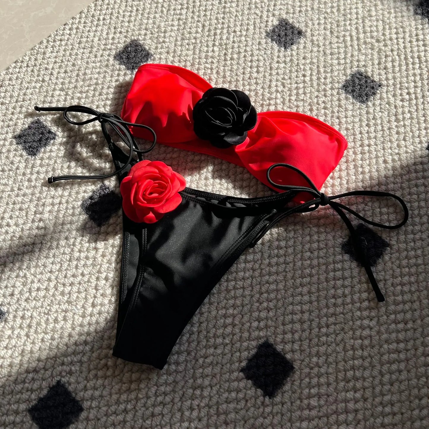Gestreifter Damen-Bikini im brasilianischen Stil – ideal für Strand und Pool