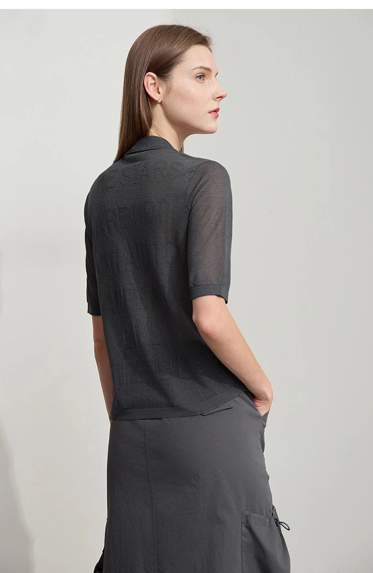 Damen-Sommerpullover Rückansicht in Dunkelgrau, kurzarm, glatter Strick ohne Muster