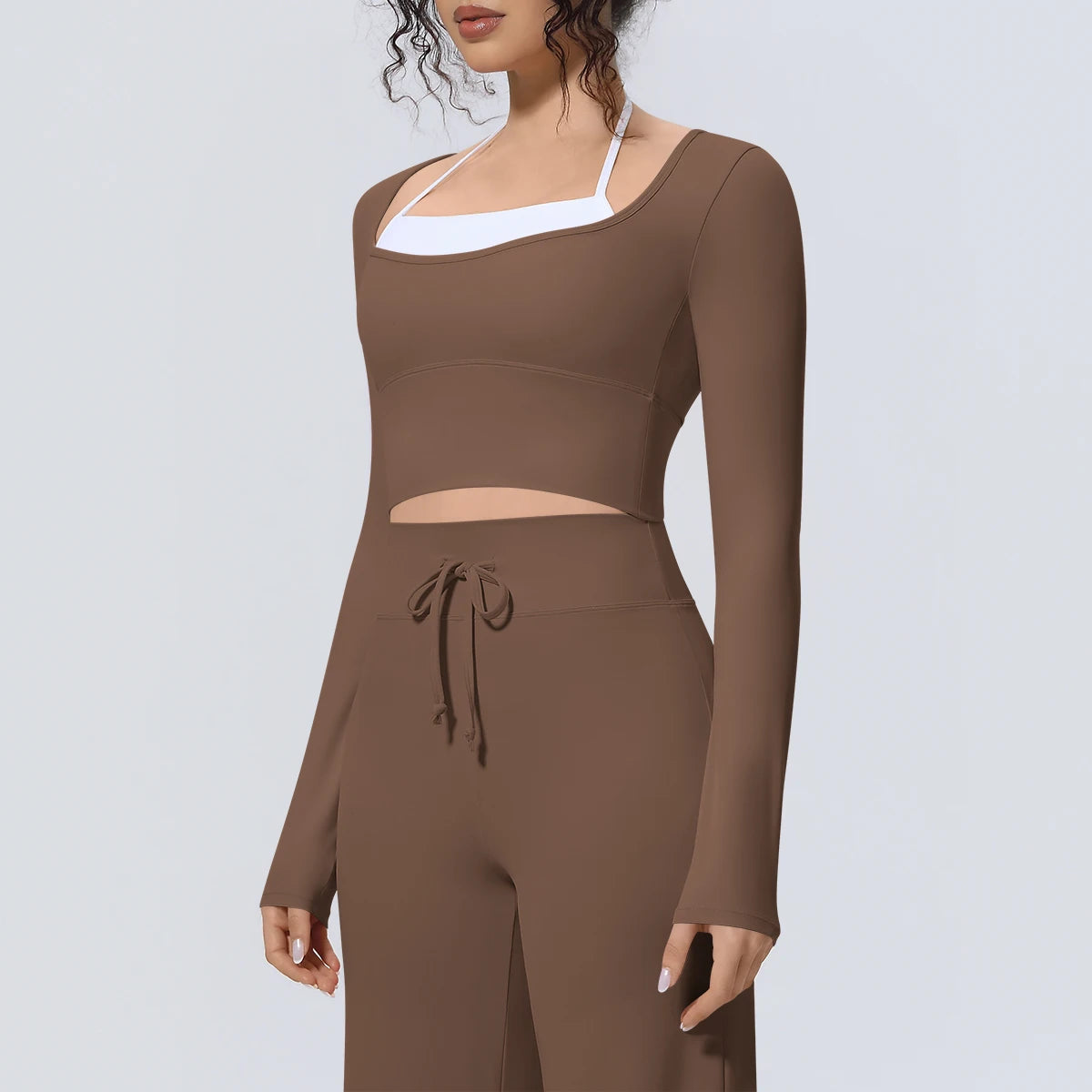 Braunes Damen-Langarmshirt, feuchtigkeitsableitend, enganliegender Crop-Schnitt, Vorderansicht
