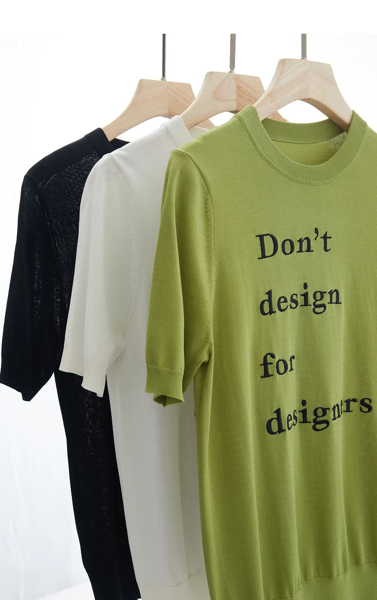 Damen Top im Minimalismus-Stil mit O-Ausschnitt und kontrastierenden Farben