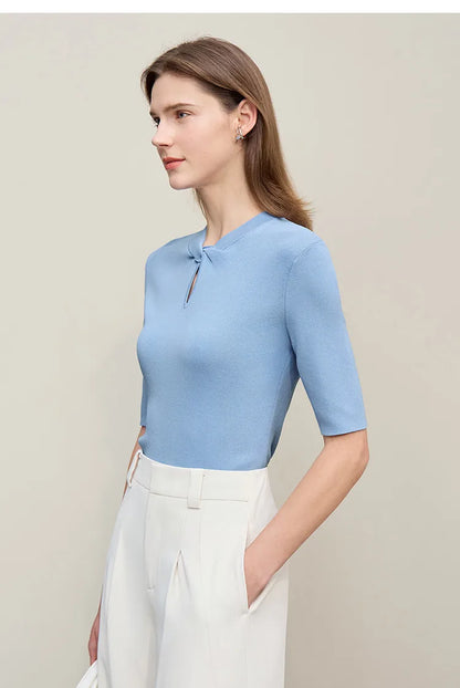 Damen-Stricktop Hellblau, Halbarm, Schleife am Ausschnitt, Seitenansicht
