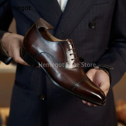 Herren-Oxford-Lederschuh mit Schnürung, braunem Glattleder und klassischer Kappe