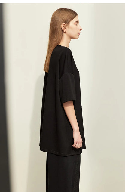 Damen T-Shirts im minimalistischen Stil mit Stickerei und O-Ausschnitt