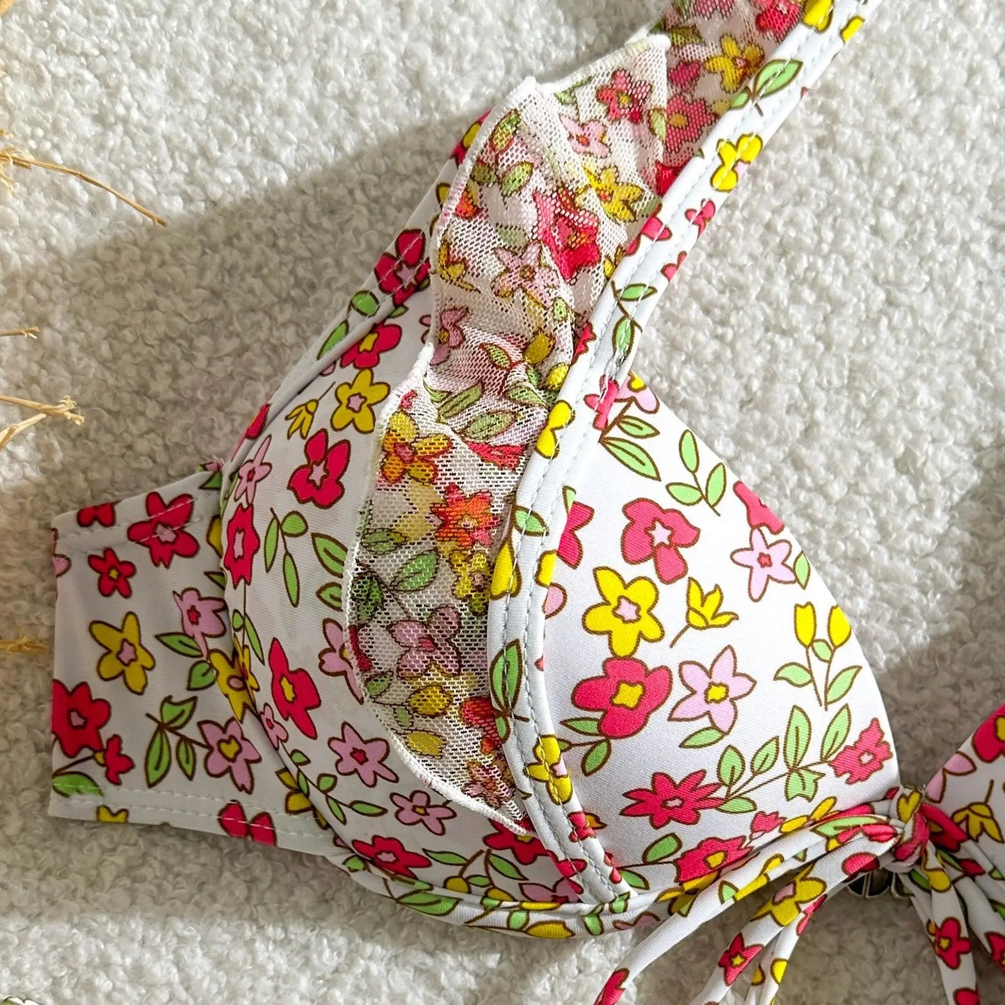 Bauchfreies Bikini-Set mit Push-up-Effekt und hohem Bund – ideal für Strand und Pool