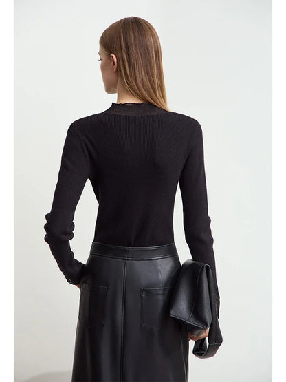 Damen Rollkragenpullover mit transparentem Panel aus der Winterkollektion 2024