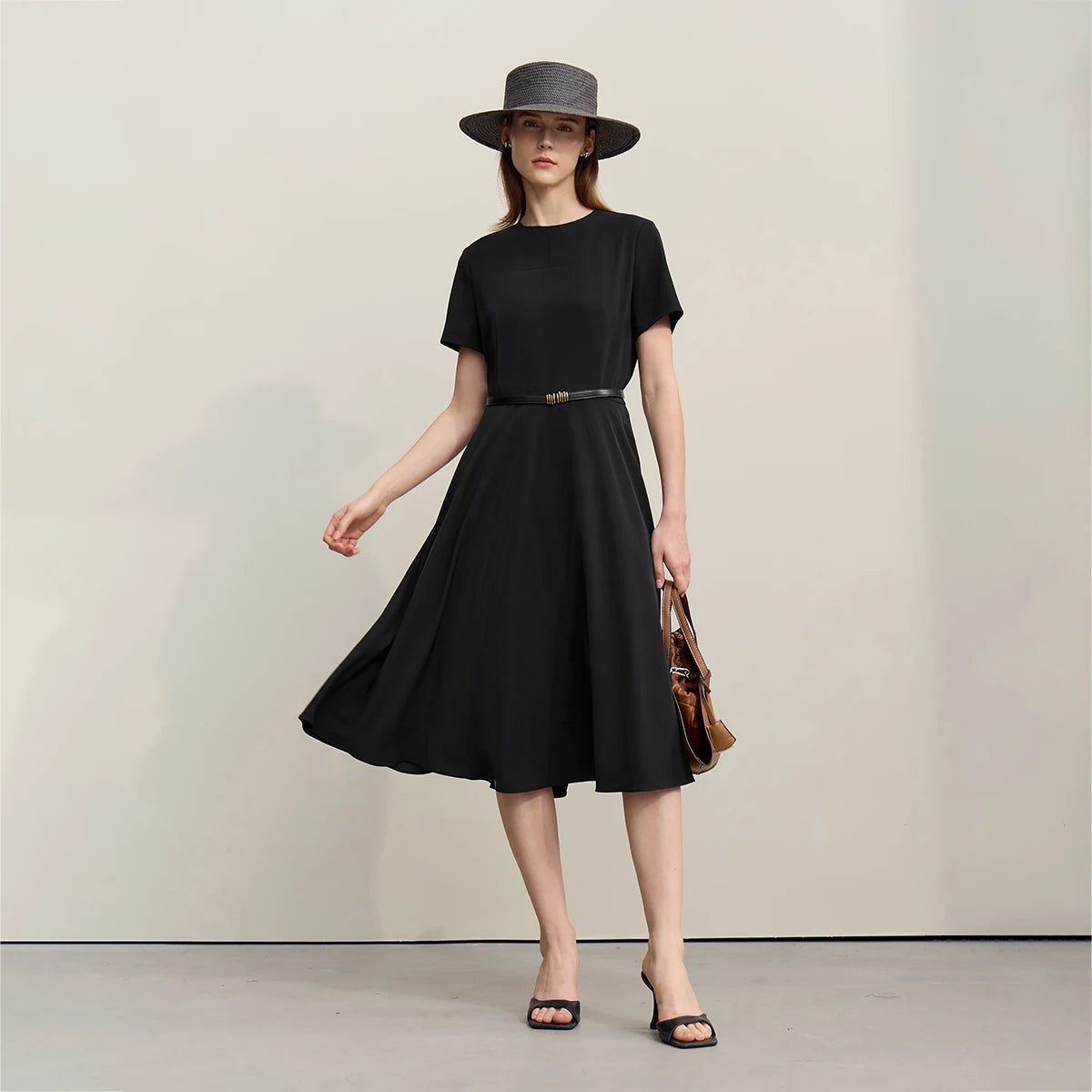 Elegantes Damenkleid Mit Taschen Aus Chiffon Tailliert Für Berufstätige