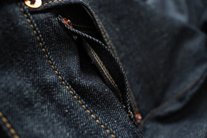 Herren Jeans aus Sommer Selvedge Denim mit lockerer Passform und hohem Bund