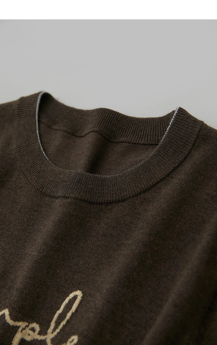 Langarm-T-Shirt in Braun mit Rundhalsausschnitt und partiellem „Simple“-Schriftzug am Saum