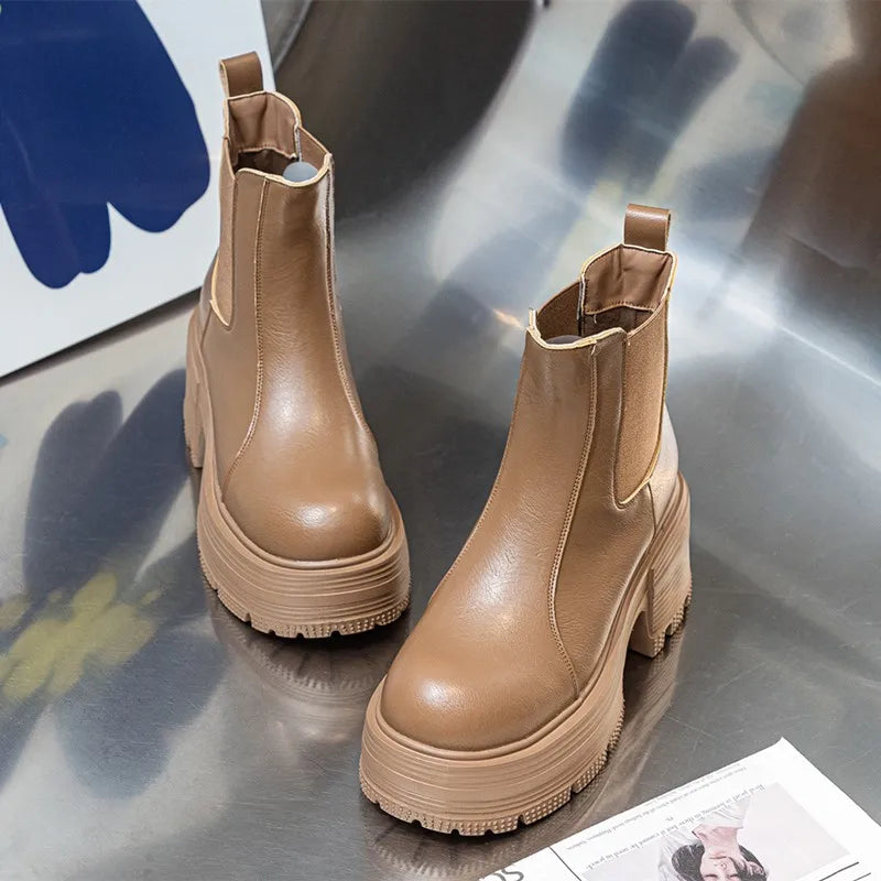 Beige Chelsea-Boots mit elastischen Einsätzen und profilierter Plateau-Sohle