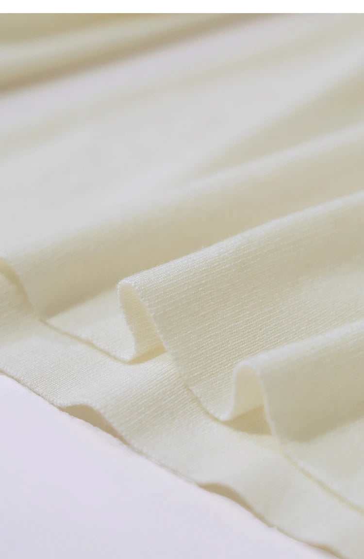 Ärmelbündchen und Saum am Damen-Strickpullover in Beige, feiner Rippstrick