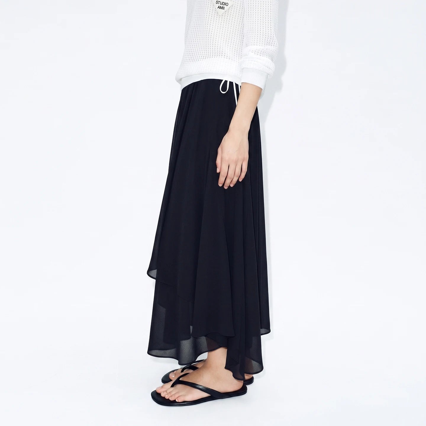 Chiffonrock für Damen in Schwarz, elastischer Bund mit Kordelzug, fließender Stoff und asymmetrischer Saum