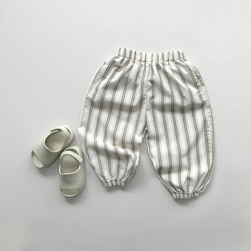 Kinder Hosen im dünnen Stil mit kariertem Design für den Sommer