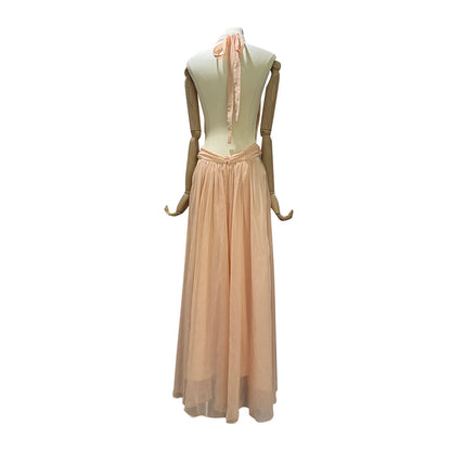 Elegantes Damen-Kleid mit V-Ausschnitt, kurzen Ärmeln und Perlenverzierung – Patchwork-Design mit Rüschen und Falten.
