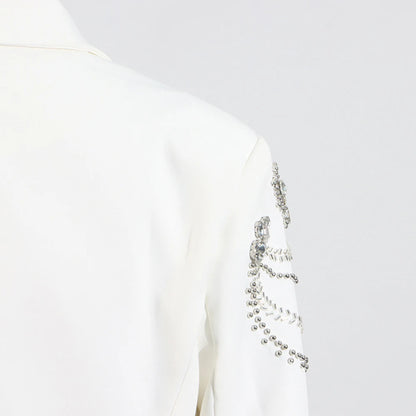 Ärmelloses Damen-Kleid mit V-Ausschnitt und transparenten Einsätzen – elegantes Design mit Falten und Rückenausschnitt.