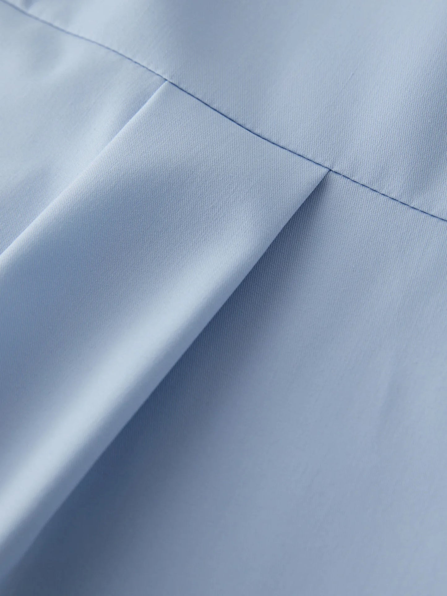 Elegantes Damen-Spitzenshirt in Plus-Size mit kurzen Ärmeln und Hohldesign – ideal für den Sommer.