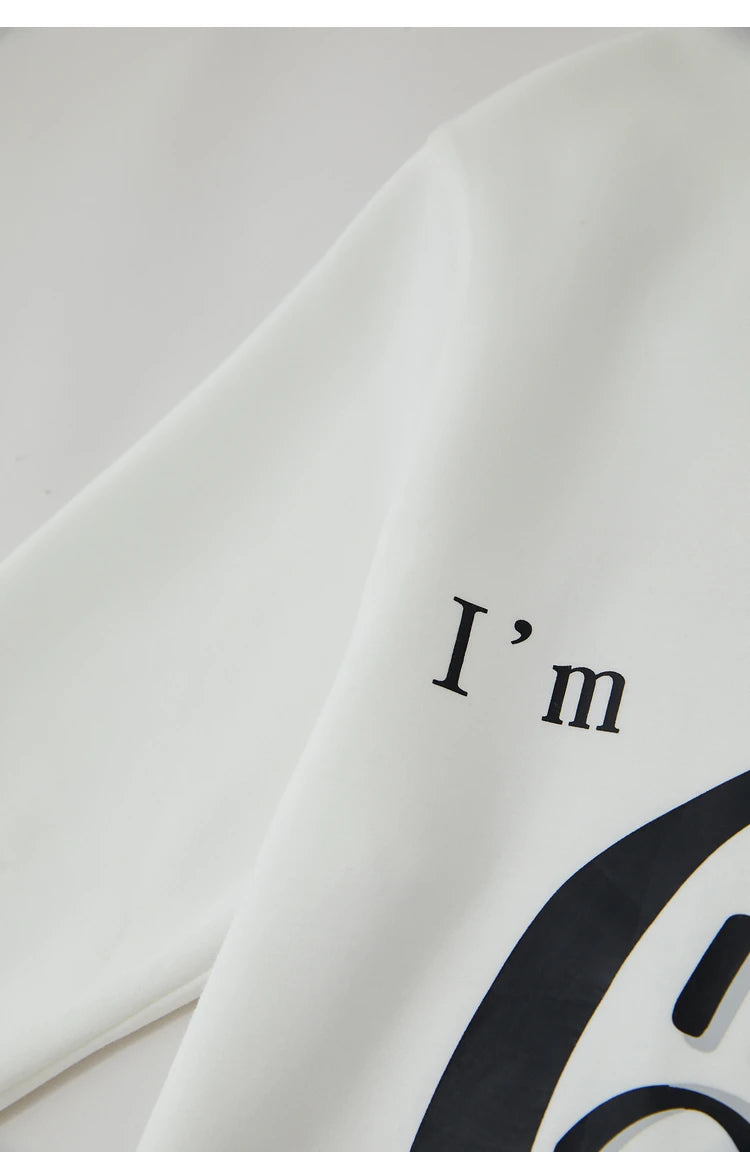 Damen T-Shirt im minimalistischen Stil mit Rundhalsausschnitt und Druckdesign