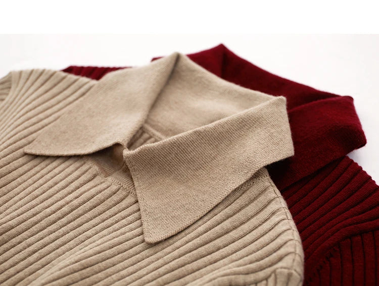 Strickpullover-Stoff in Beige und Bordeaux, gerippte Optik am Kragen