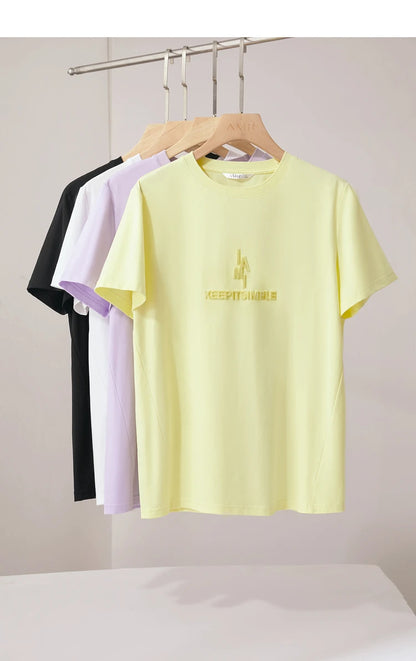 Damen T-Shirt im minimalistischen Stil mit modischer Stickerei und O-Ausschnitt