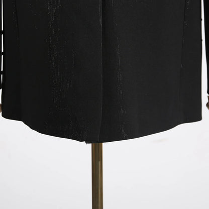 Elegantes Damen-Maxikleid mit hohem Kragen und Laternenärmeln – figurbetontes Design mit Perlendetails für besondere Anlässe.