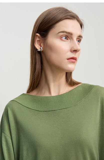 Grüner Strickpullover mit weiter Rundhalsausschnitt-Linie und langen Ärmeln