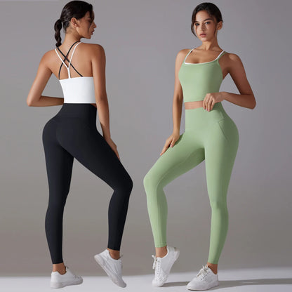 Yoga-Set mit Sport-BH und Leggings in Grün sowie Schwarz/Weiß, gekreuzte Rückenträger
