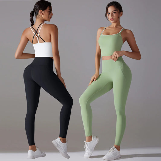 Yoga-Set mit Sport-BH und Leggings in Grün sowie Schwarz/Weiß, gekreuzte Rückenträger