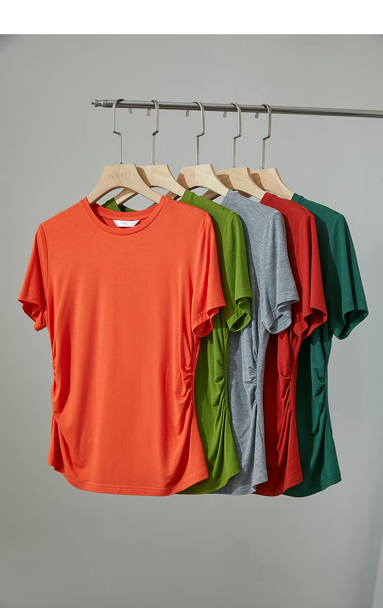 Damen Sommer-T-Shirt im minimalistischen Stil mit schmalem O-Ausschnitt und kurzen Ärmeln