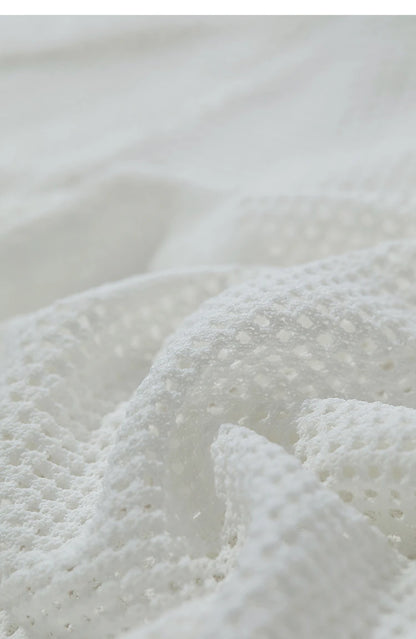 Damen Top im minimalistischen Ozean-Stil mit Perlenbesatz und durchbohrten Löchern