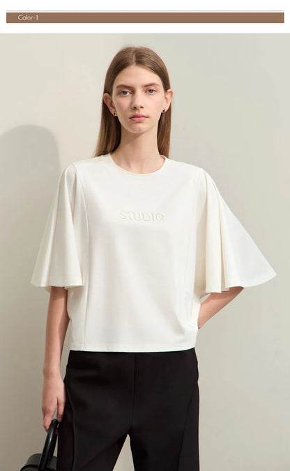 Damen T-Shirt mit elastischen Flare-Ärmeln und Perlen-Stickerei im minimalistischen Stil