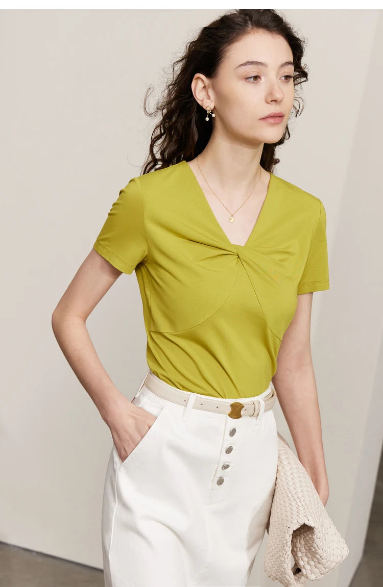 Damen T-Shirt im Minimalismus-Stil mit V-Ausschnitt und dünnem Design