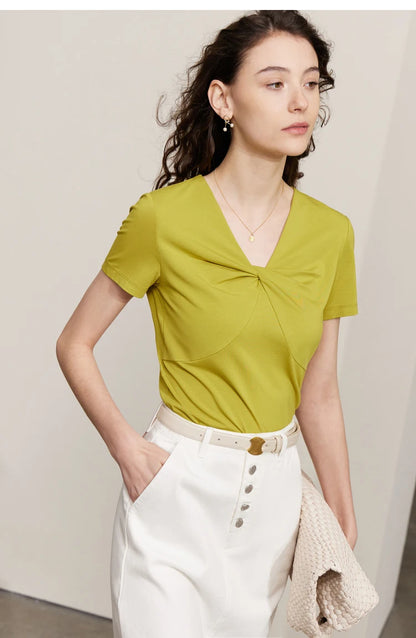 Damen T-Shirt im Minimalismus-Stil mit V-Ausschnitt und dünnem Design