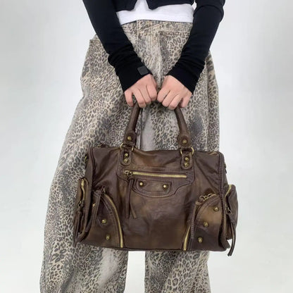 Damen-Schultertasche Vintage-Stil mit Nieten und viel Stauraum in mehreren Innentaschen