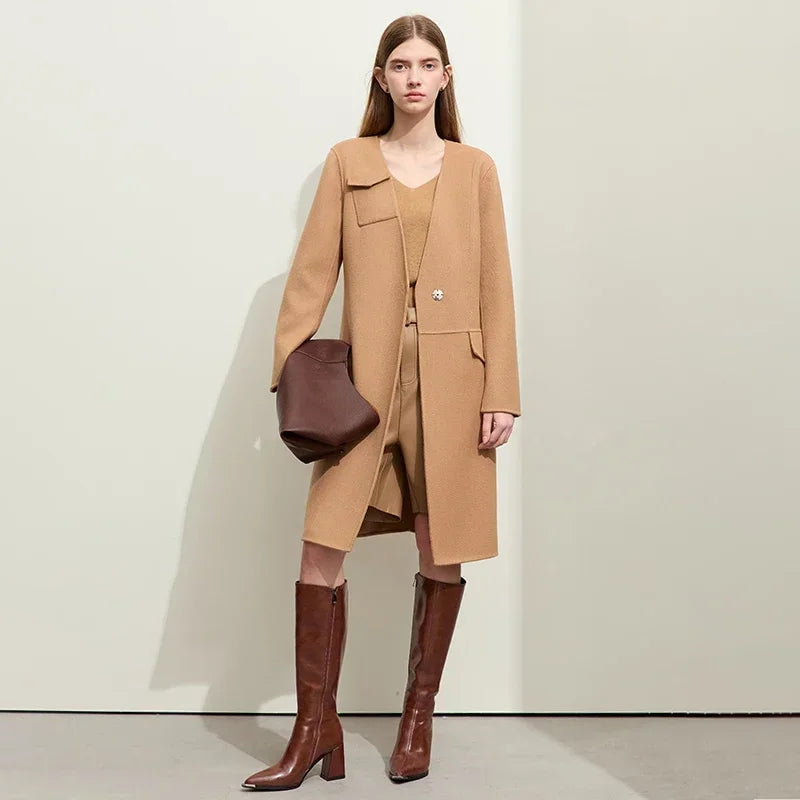 Damen Wollmantel im minimalistischen Design mit V-Ausschnitt und Taschen