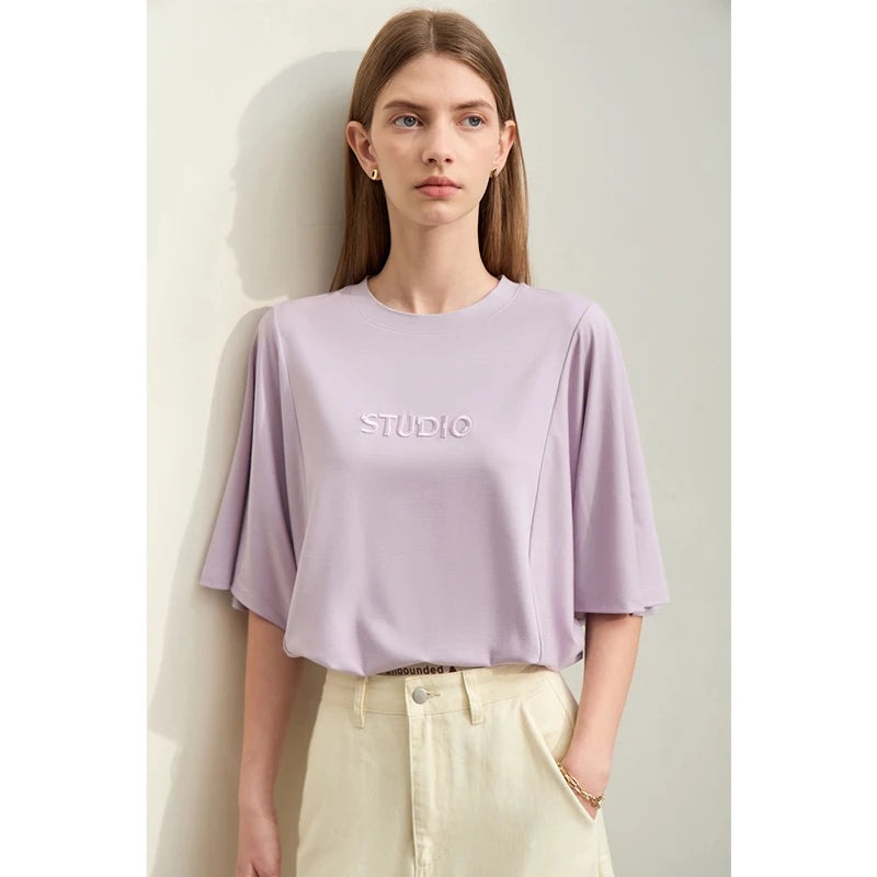 Damen T-Shirt mit elastischen Flare-Ärmeln und Perlen-Stickerei im minimalistischen Stil