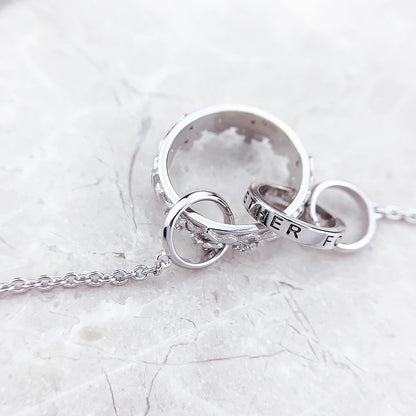 Halskette mit rundem Anhänger und Karabinerverschluss aus Sterlingsilber