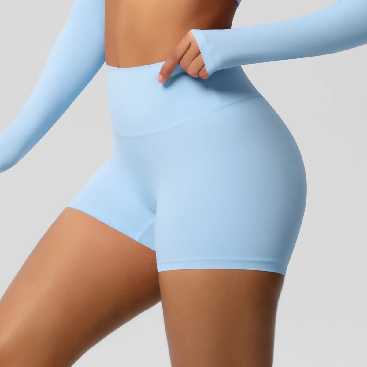 Yoga-Shorts mit Push-Up-Effekt, hellblau, seitliche Ansicht, hoher Bund