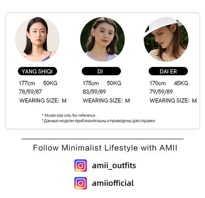Damen Top im minimalistischen Stil mit Bären-Applikation und O-Ausschnitt