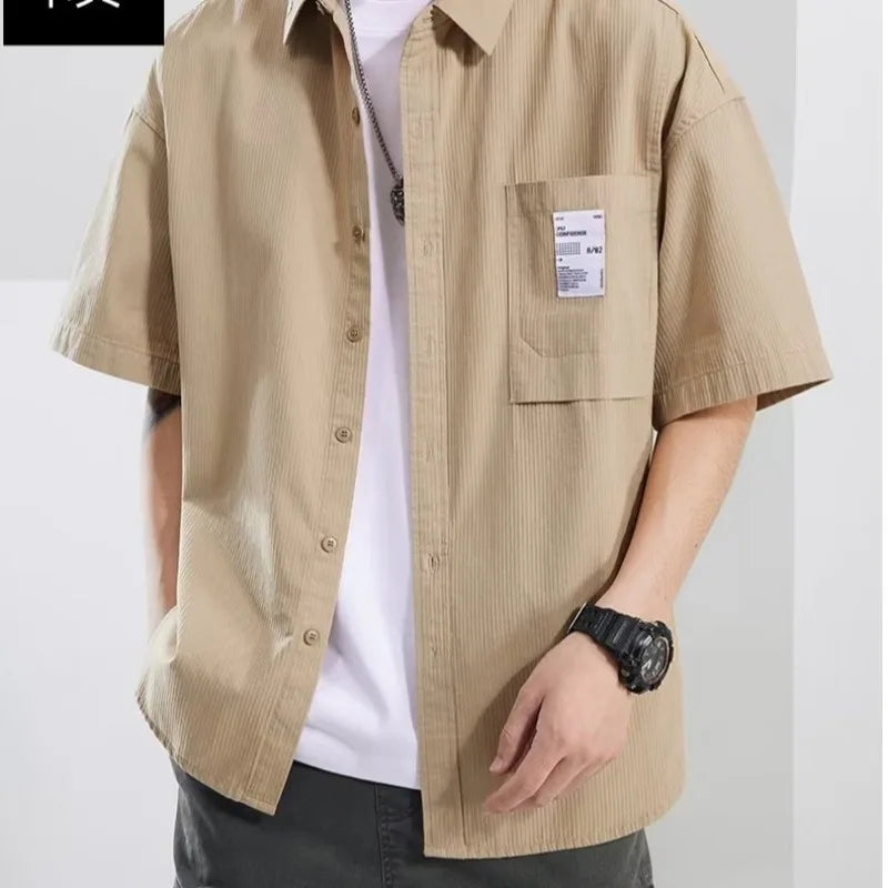 Leichter Herren-Cardigan aus Baumwolle und Leinen mit kurzen Ärmeln und Taschen – ideal für den Sommer