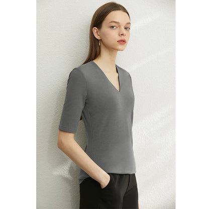 Damen T-Shirt im Minimalismus-Stil mit V-Ausschnitt und halben Ärmeln