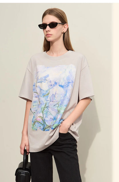 Damen T-Shirt im Minimalismus-Stil mit Kunstöl-Farbdruck für den Sommer