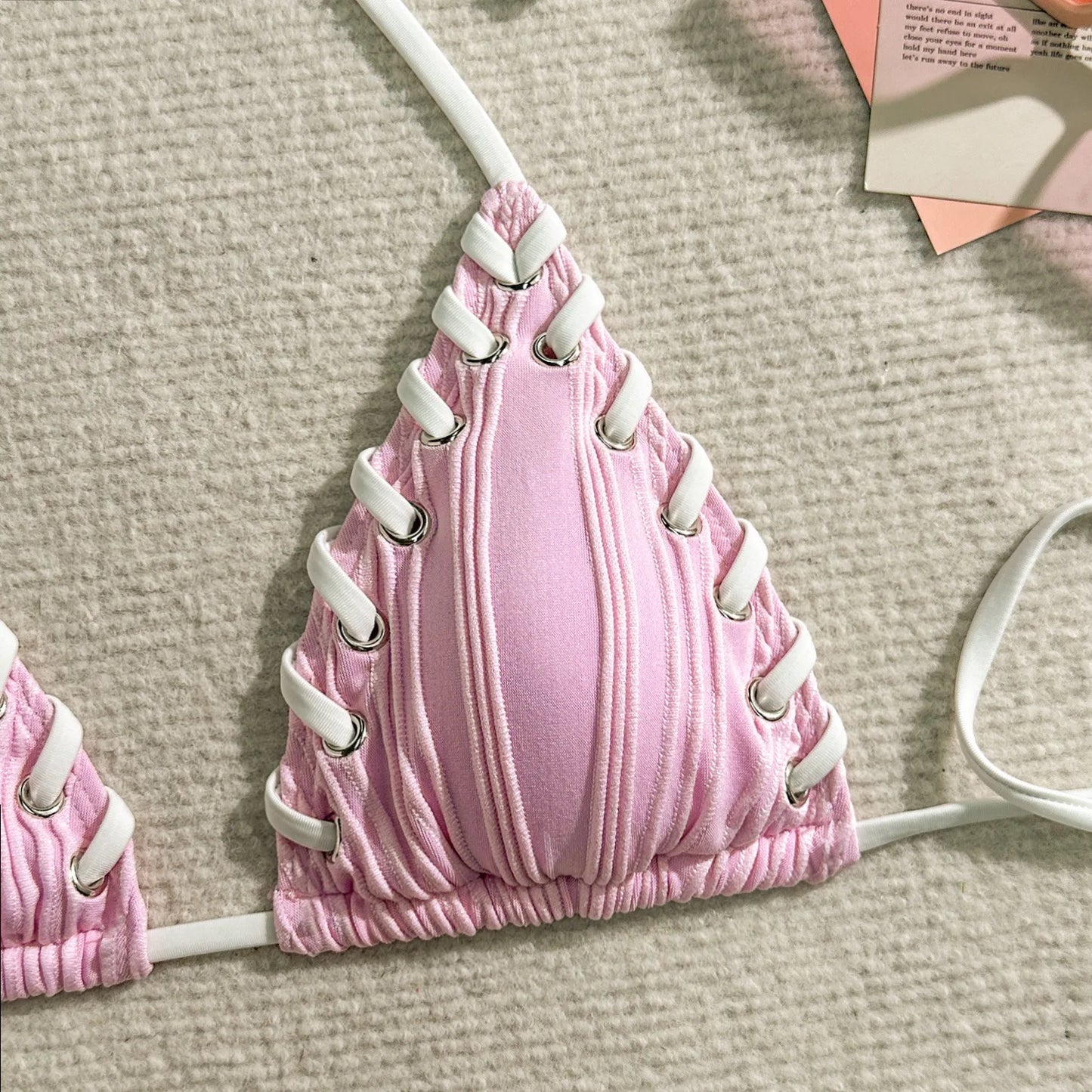 Sommerliches kariertes Bikini-Set mit Push-up-Effekt – verführerische Bademode für den Strand und Pool