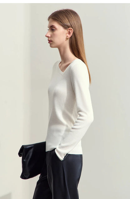 Damenpullover in Off-White mit langem Ärmel und V-Ausschnitt, tailliert