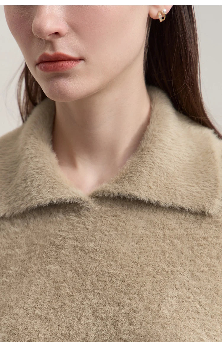 Damenpullover Kragen und Halsbereich, flauschiger Strickstoff, beige, sauberer Ausschnitt